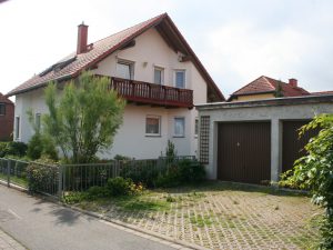 Einfamilienhaus in Angersdorf - Seitenansicht mit Balkon