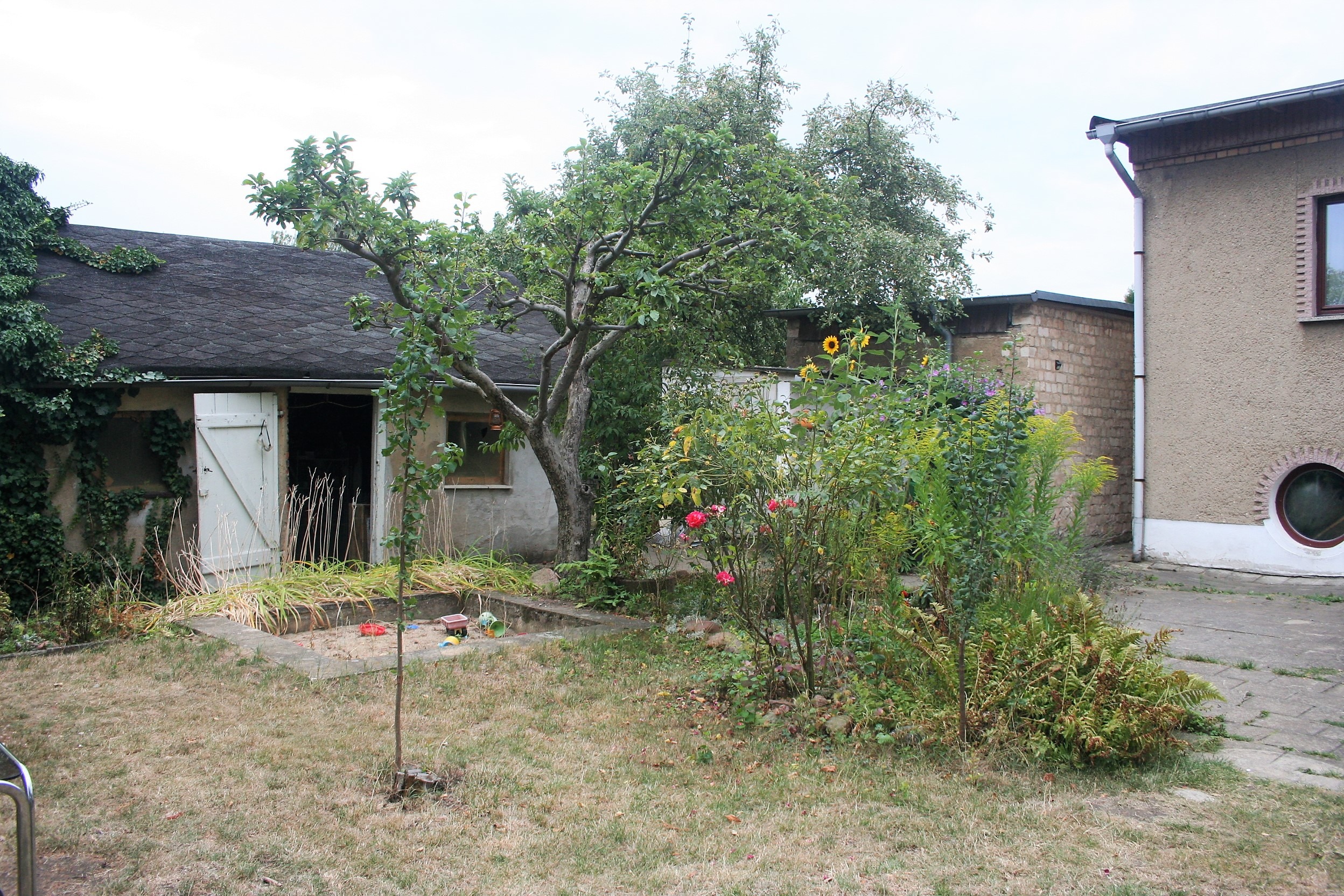 Großes Grundstück + Einfamilienhaus in der Frohen Zukunft K. Klein