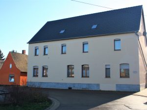 Bauernhaus+Einfamilienhaus Benndorf - Straßenansicht