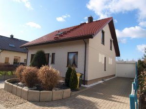 Einfamilienhaus Mötzlich - Hausvorderansicht mit Garage