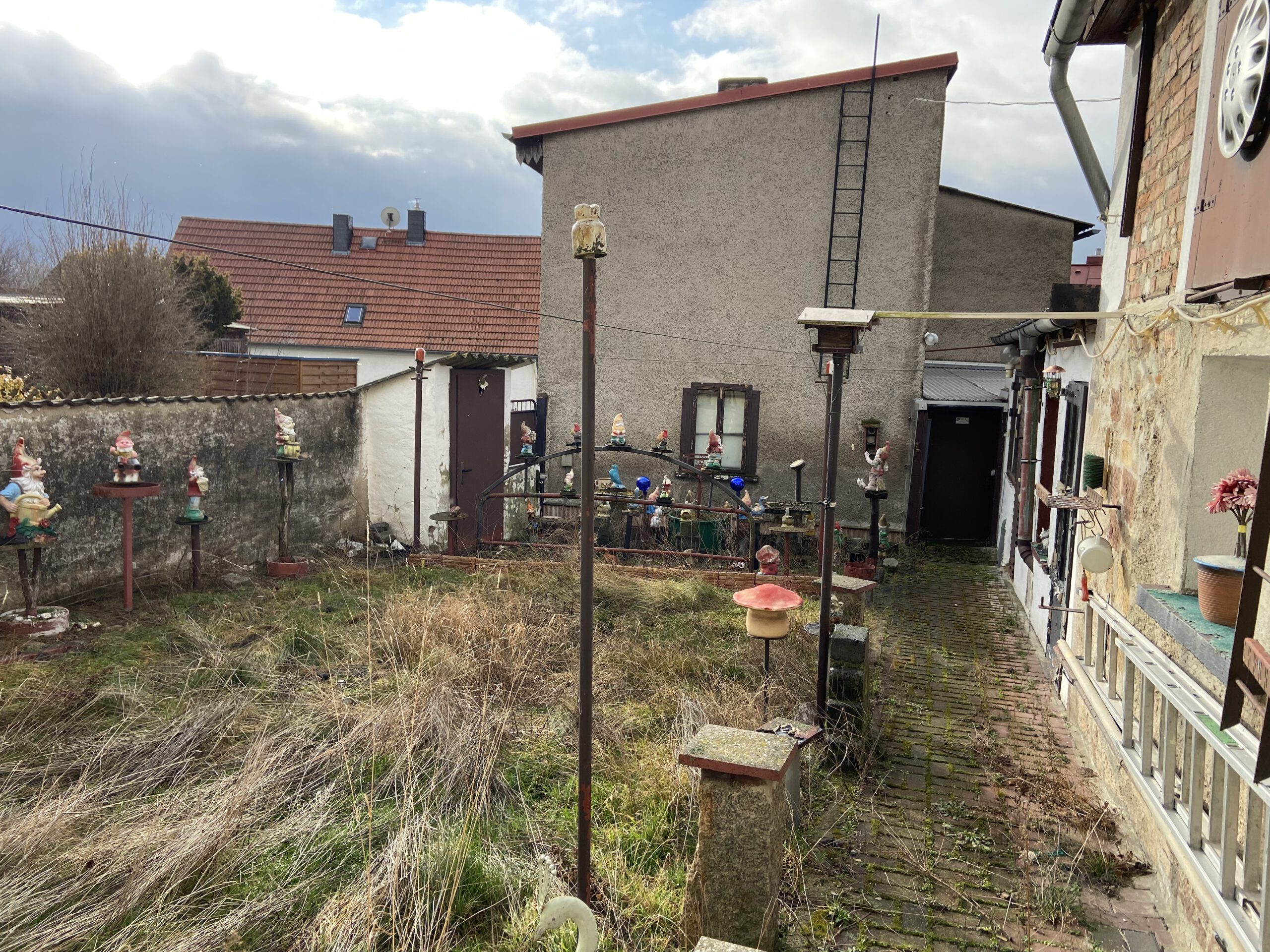 Ein- bis Zweifamilienhaus in Lodersleben - kleiner Garten