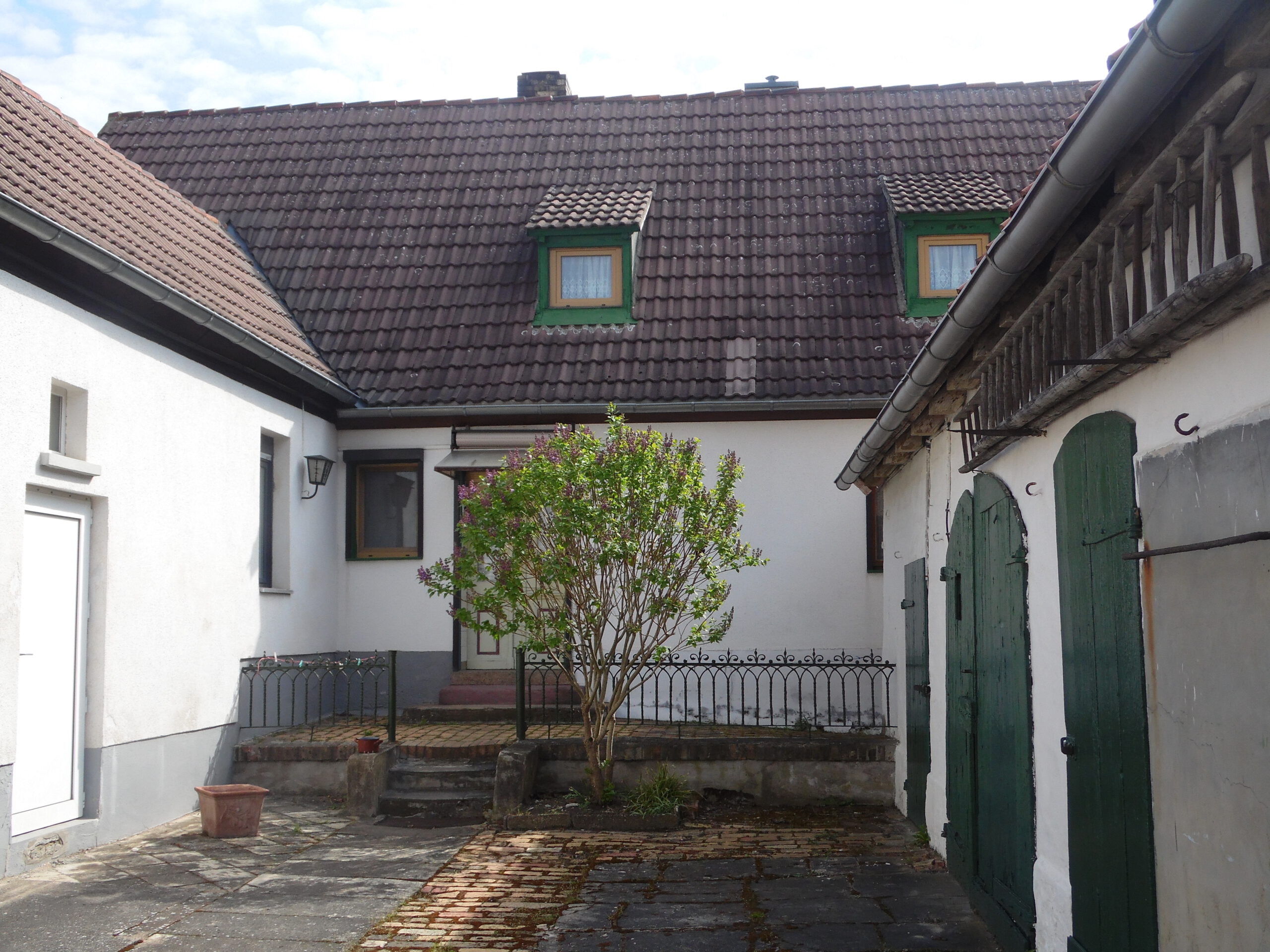 Einfamilienhaus Halle-Lettin - Innenhof im Frühling