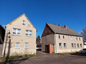 Bauernhof in Braunsbedra - Straßenansicht mit Hofeinfahrt