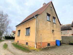 Einfamilienhaus Langeneichstädt - Straßenansicht seitlich