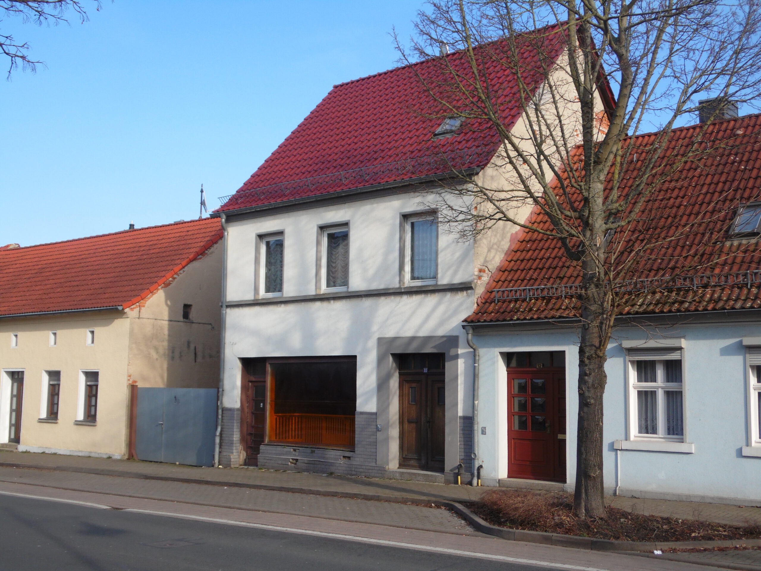 Wohn- und Geschäftshaus - Straßenansicht