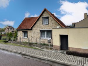 Einfamilienhaus in Amsdorf - Straßenansicht