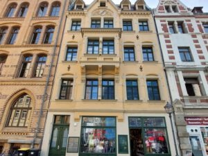Wohn- und Geschäftshaus - Straßenansicht