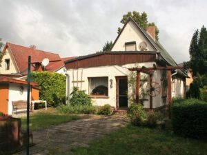 Einfamilienhaus in Reideburg - Hinteransicht mit Anbau