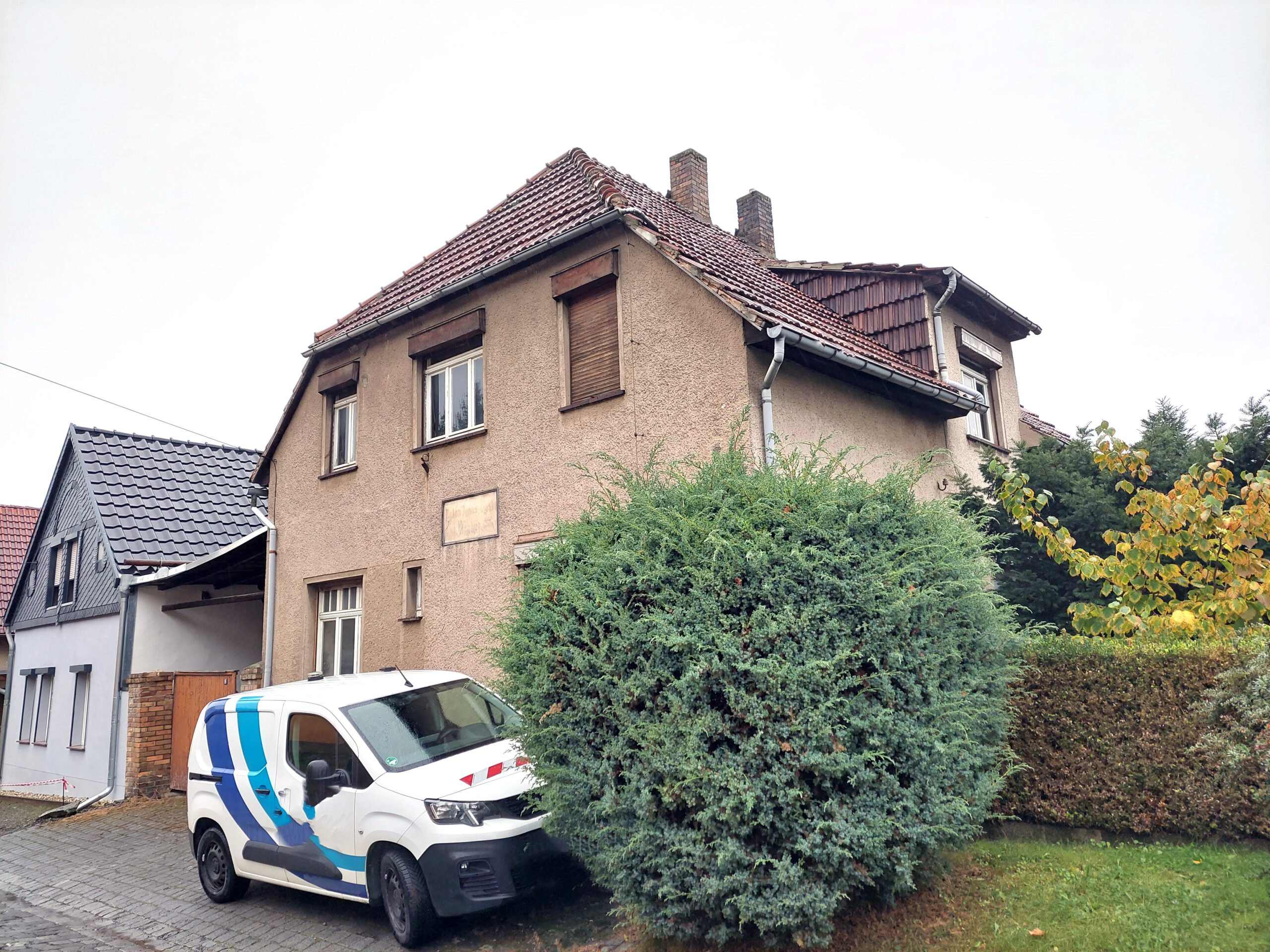 Einfamilienhaus in Hergisdorf - Straßenansicht