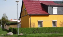 Einfamilienhaus mit Einliegerwohnung - Straßenansicht