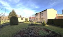 Ein- bis Zweifamilienhaus - Blick vom Garten