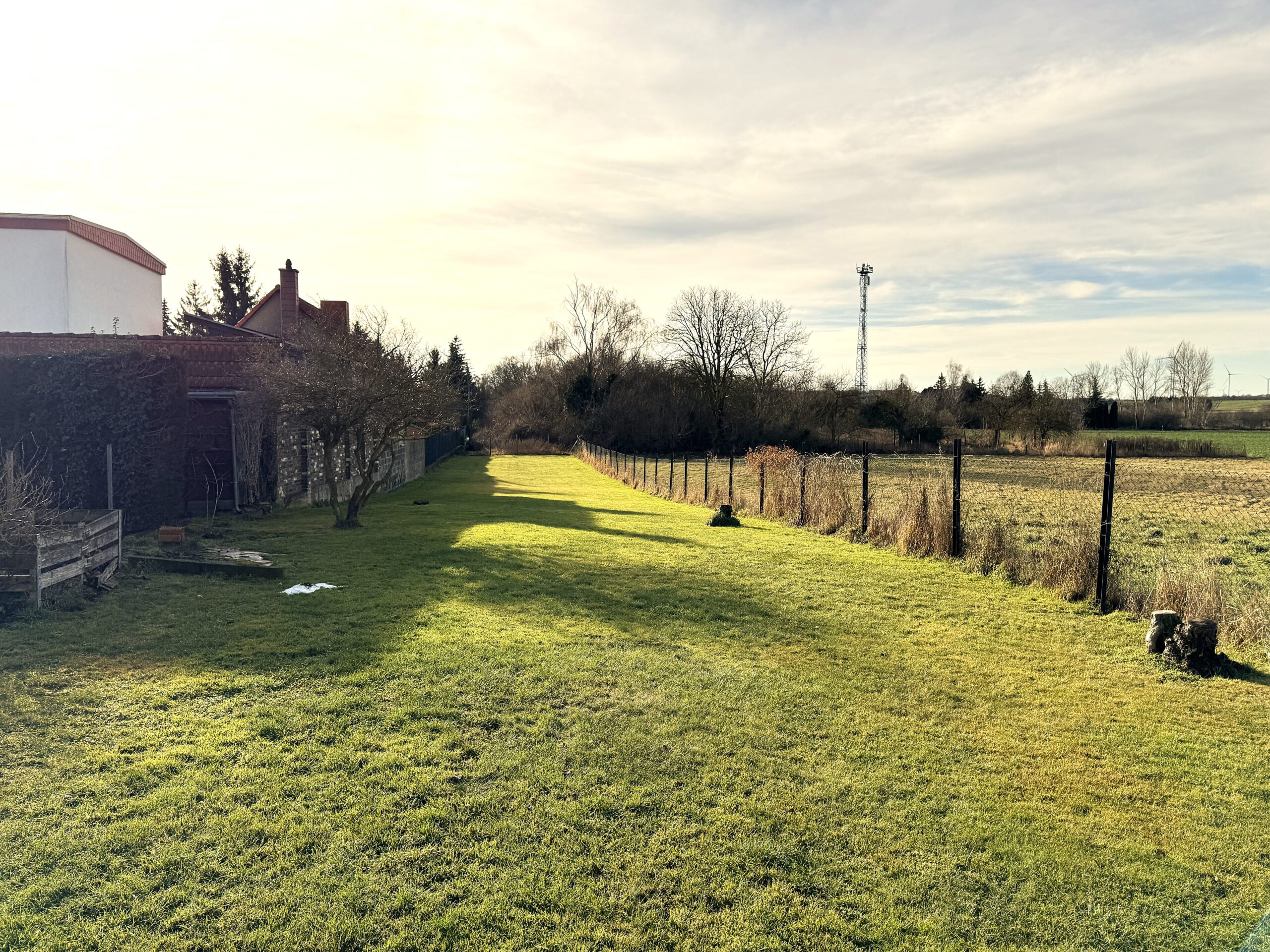 Ein- bis Zweifamilienhaus - Garten