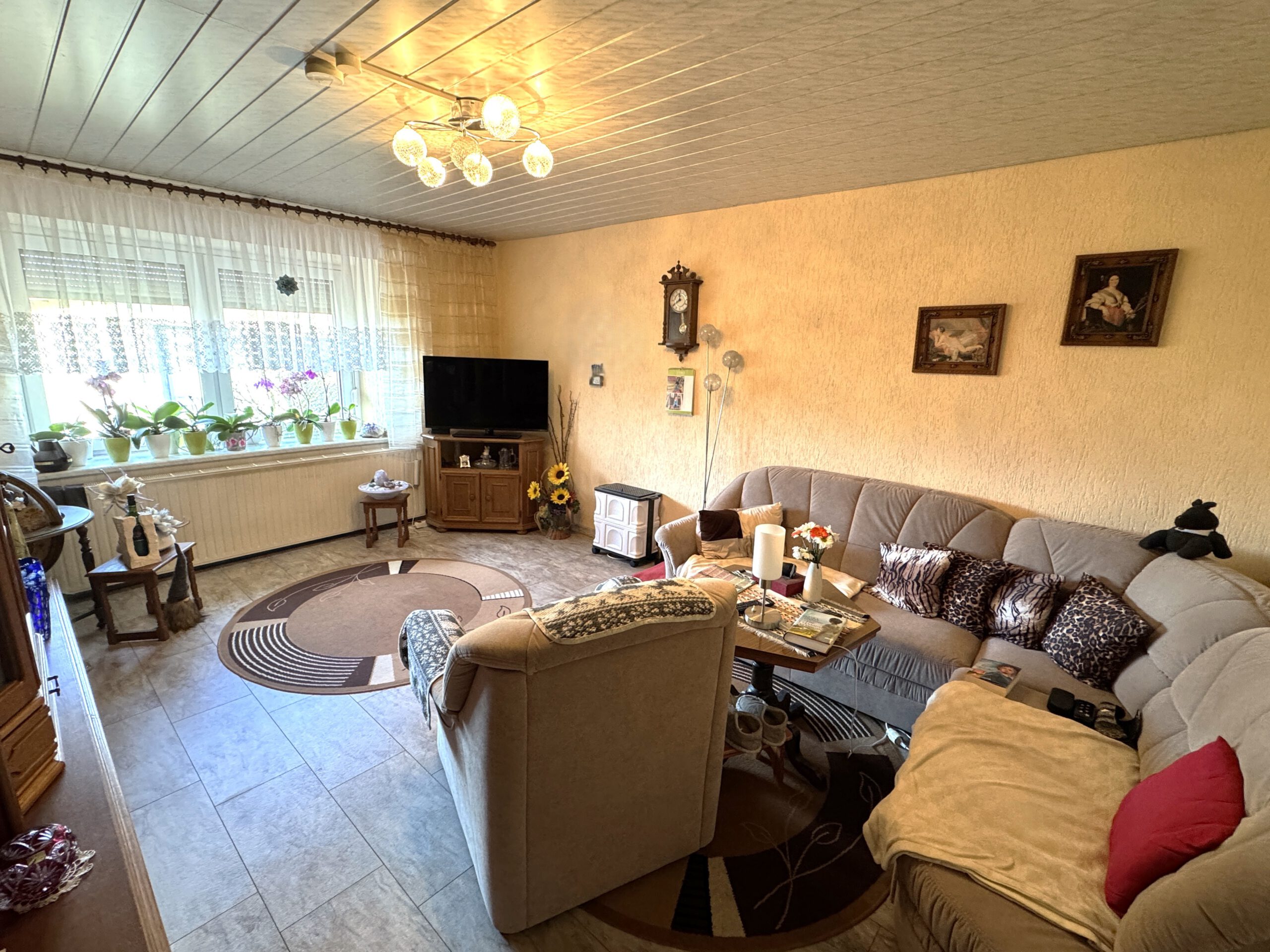 Ein- bis Zweifamilienhaus - Wohnzimmer