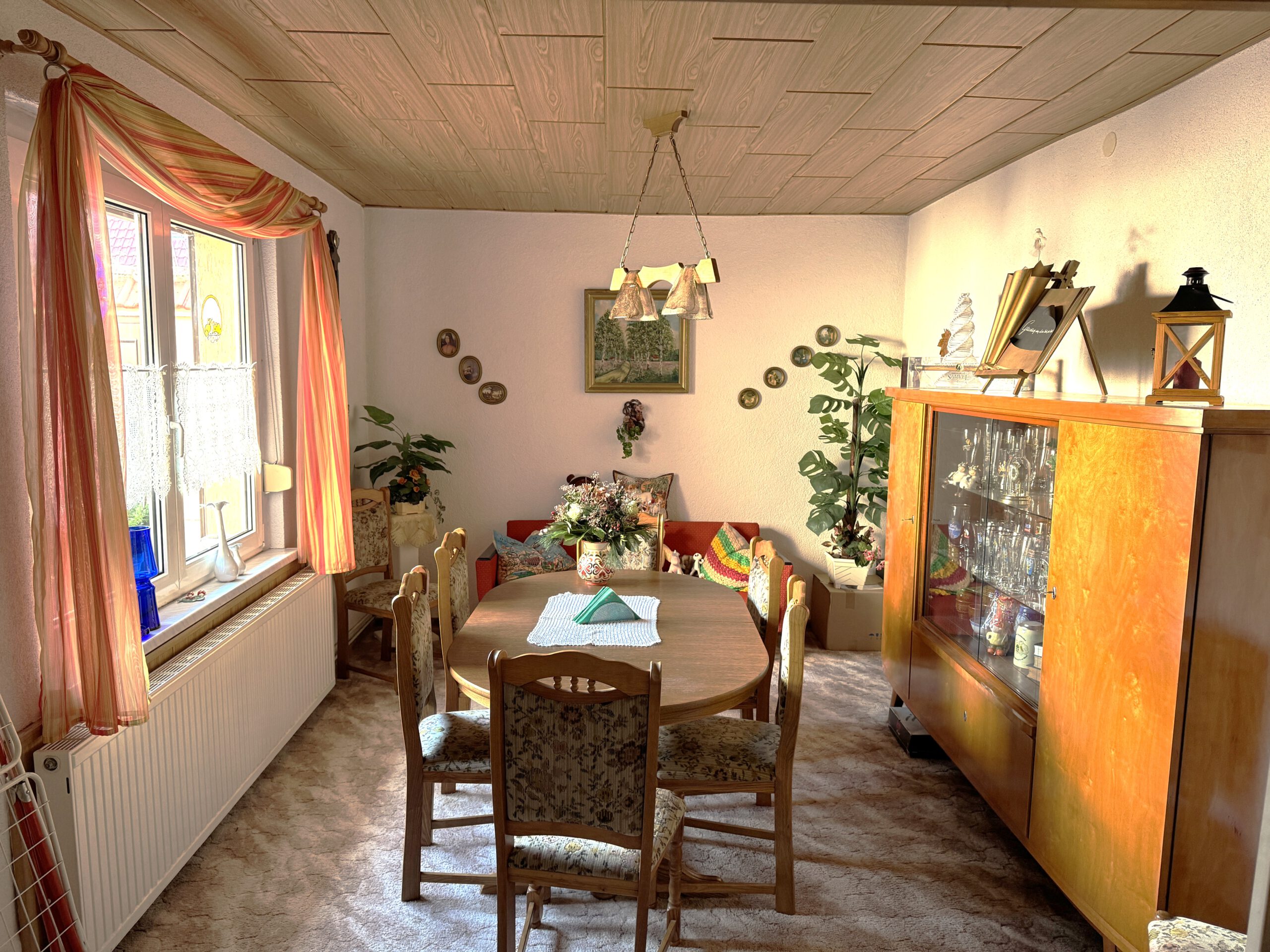 Ein- bis Zweifamilienhaus - Wohnzimmer