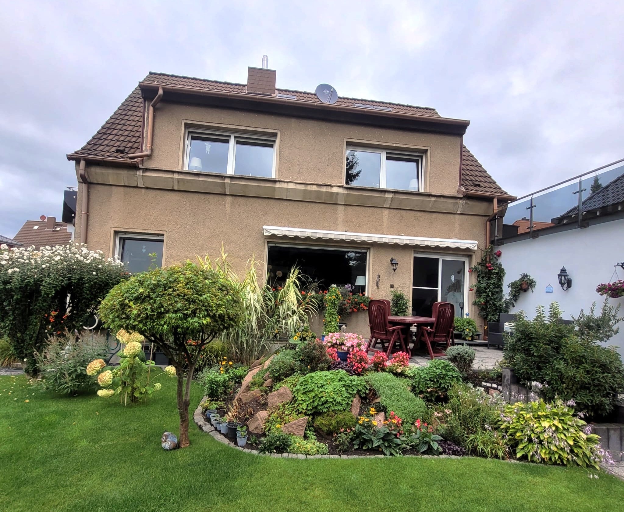 Zweigenerationenhaus - Blick vom Garten