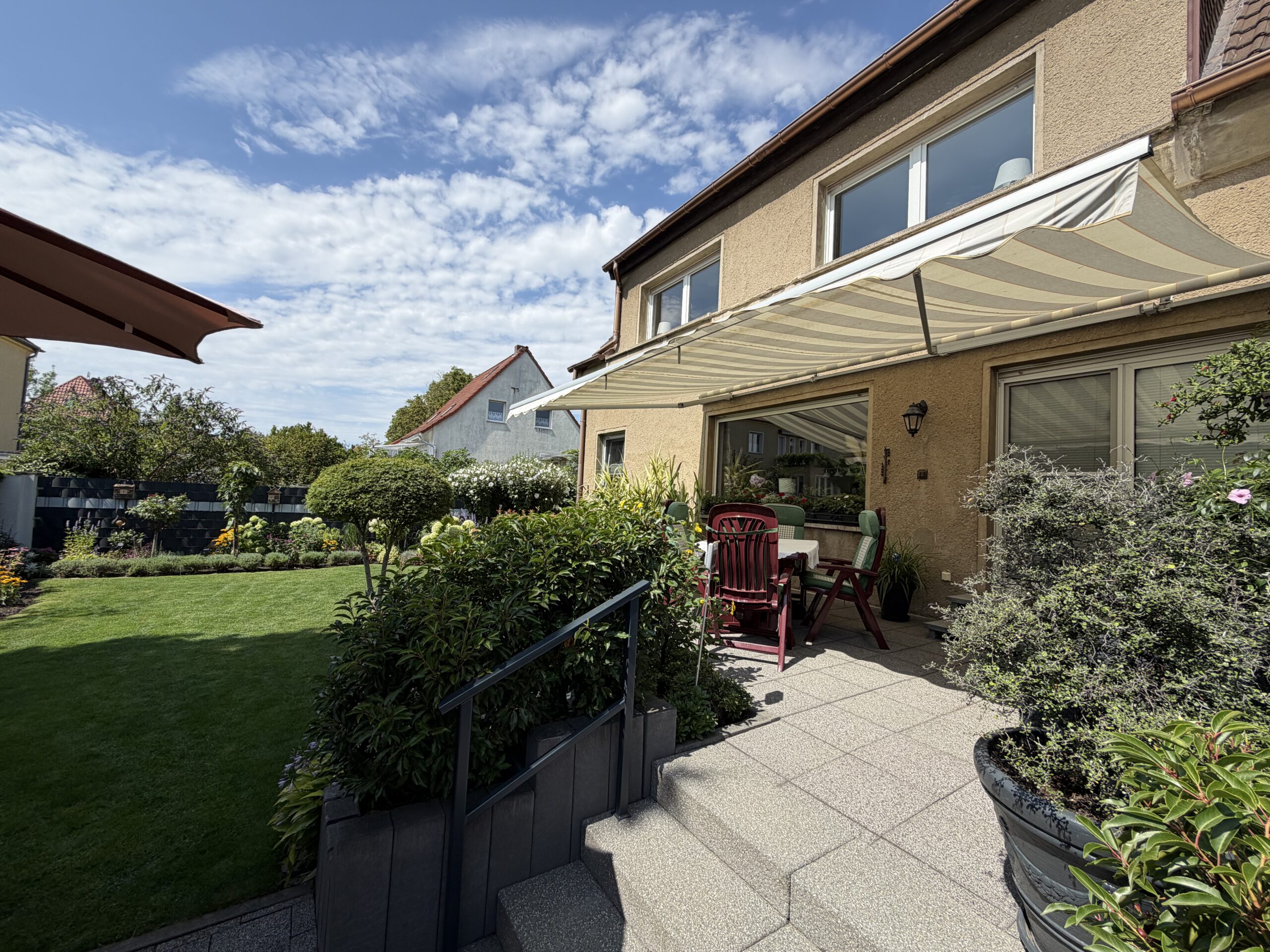 Zweigenerationenhaus - Blick zur Terrasse