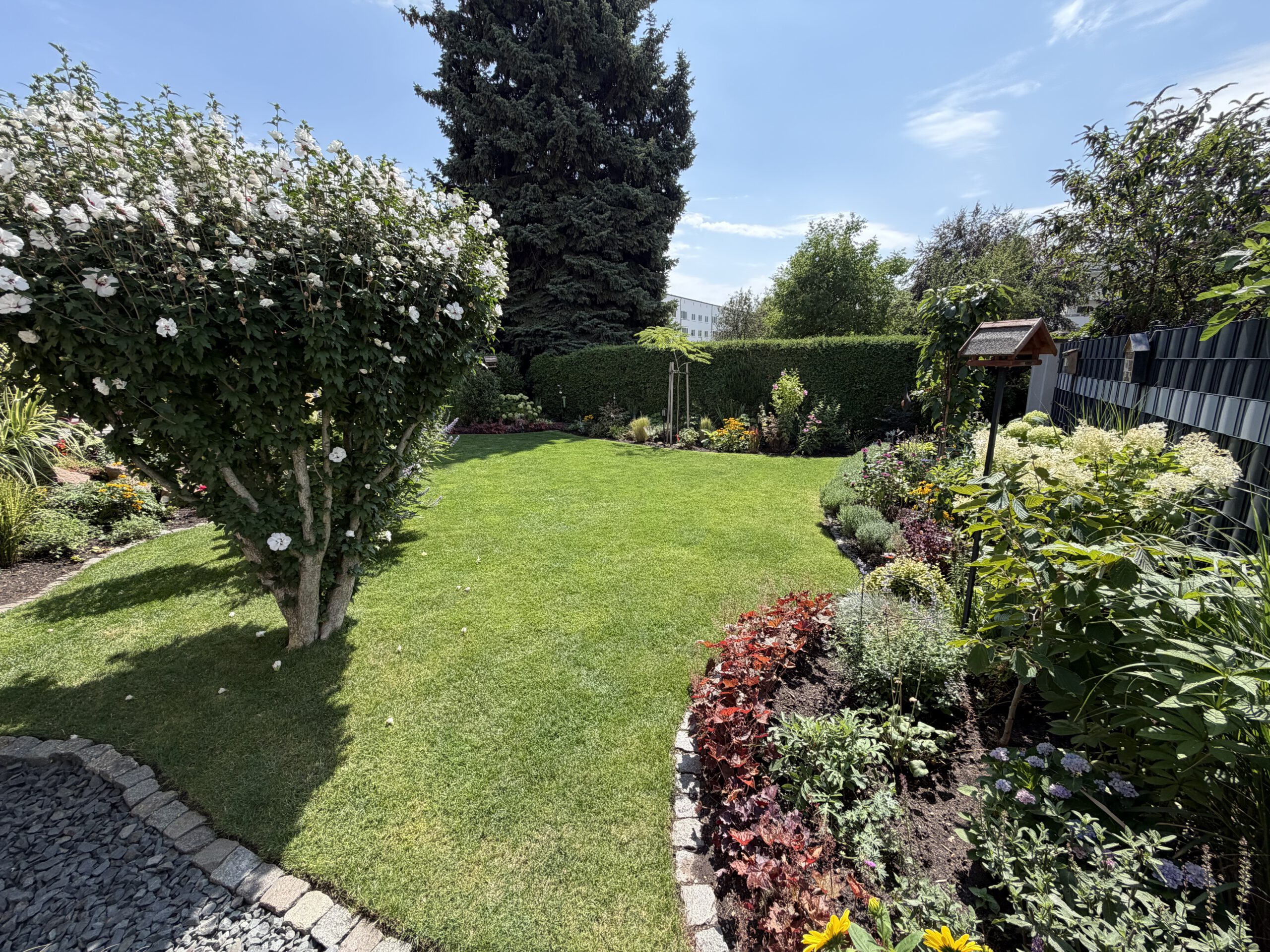 Zweigenerationenhaus - Gartenidylle