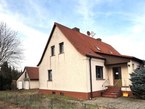 Doppelhaushälfte in Etzdorf - Straßenansicht