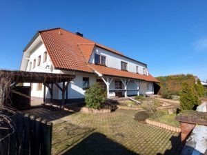 Zweifamilienhaus in Oppin - Blick über den Gartenzaun