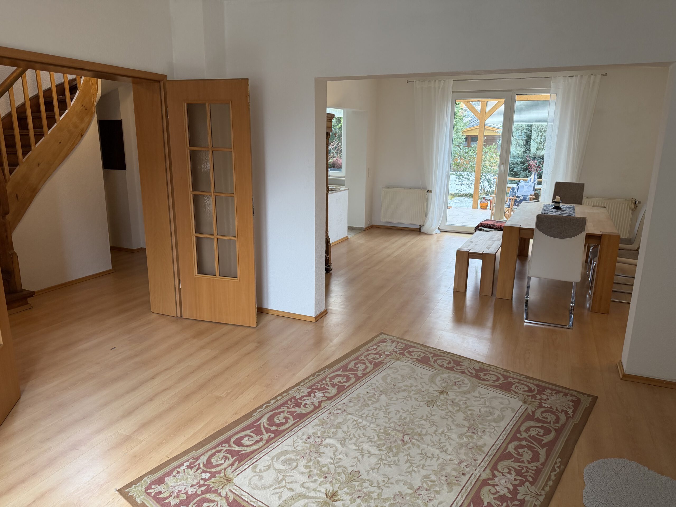 Einfamilienhaus Frohe Zukunft - Wohnzimmer mit Terrassenblick