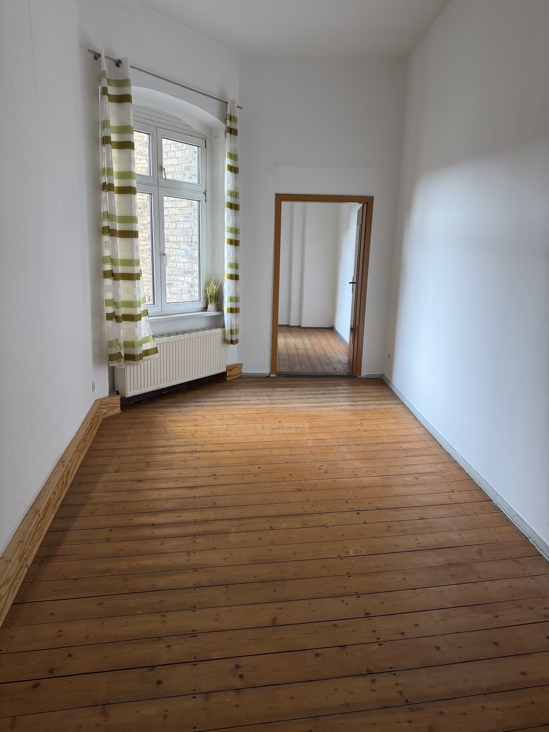 3,5 Raumwohnung in Steintornähe - Zimmer 3 mit Zugang zum kleinen Zimmer