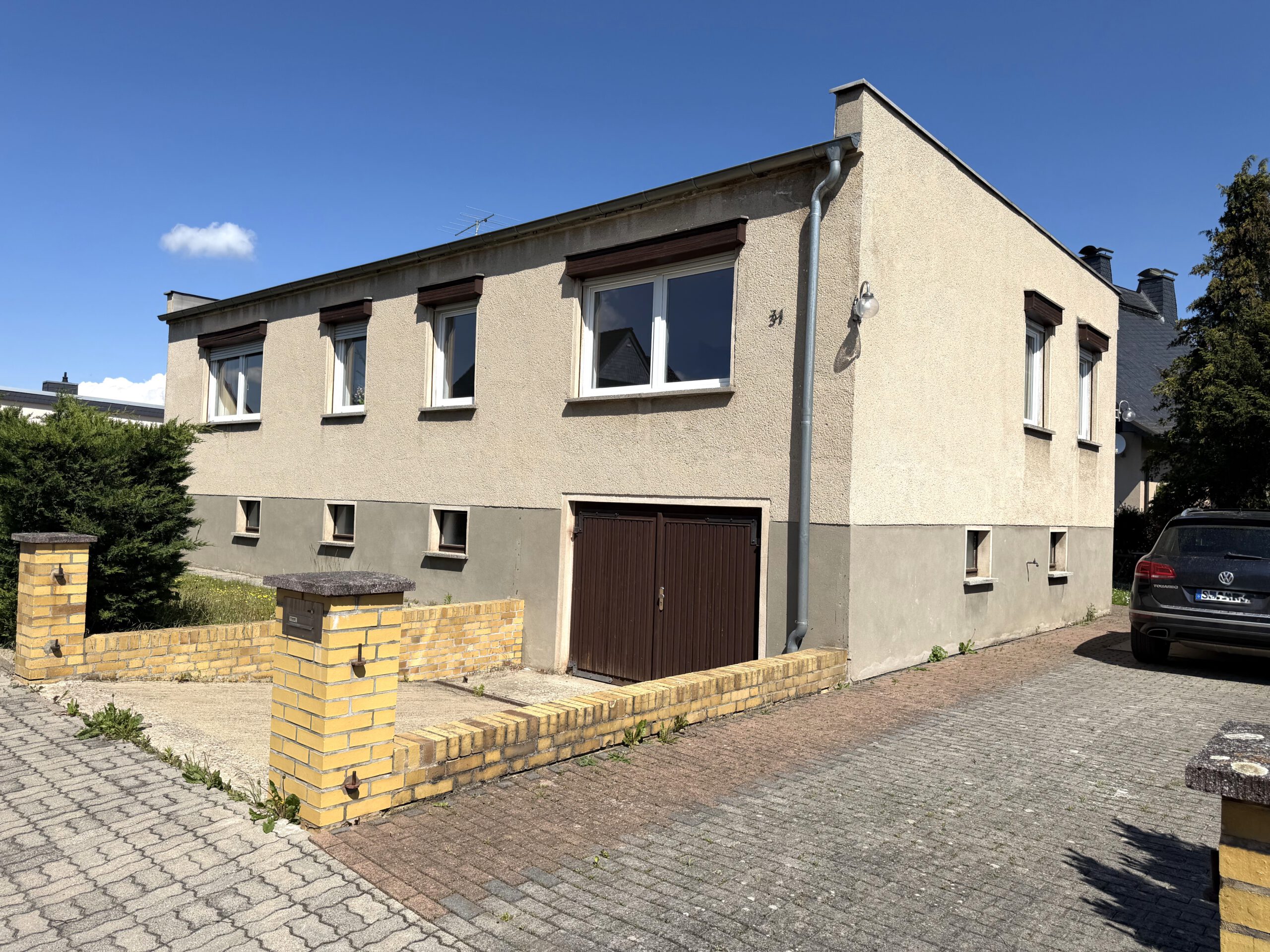 Einfamilienhaus in Lieskau - Straßenansicht