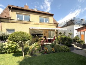 Zweigenerationenhaus - Gartenansicht