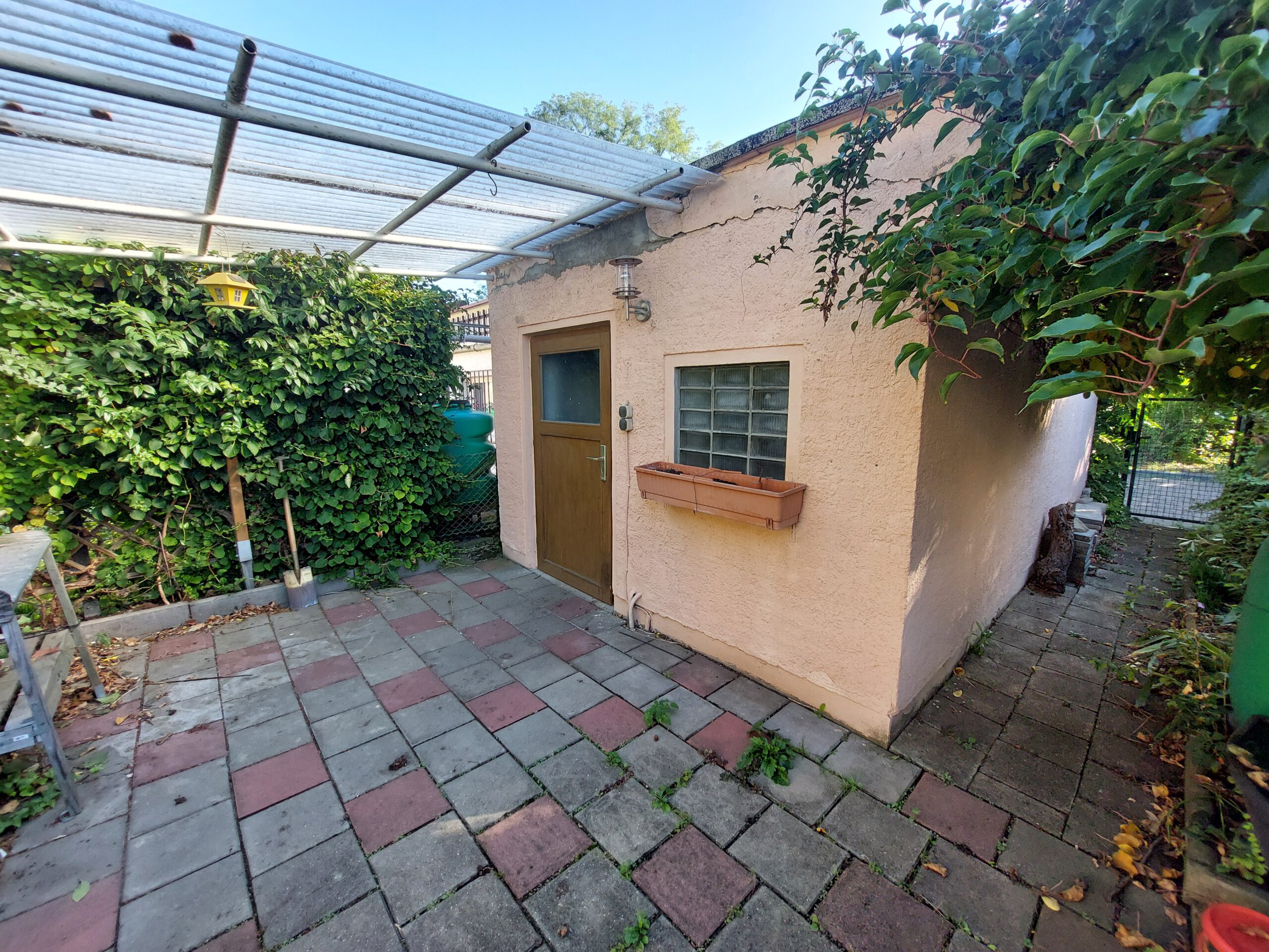 Einfamilienhaus im Süden von Halle - Garage