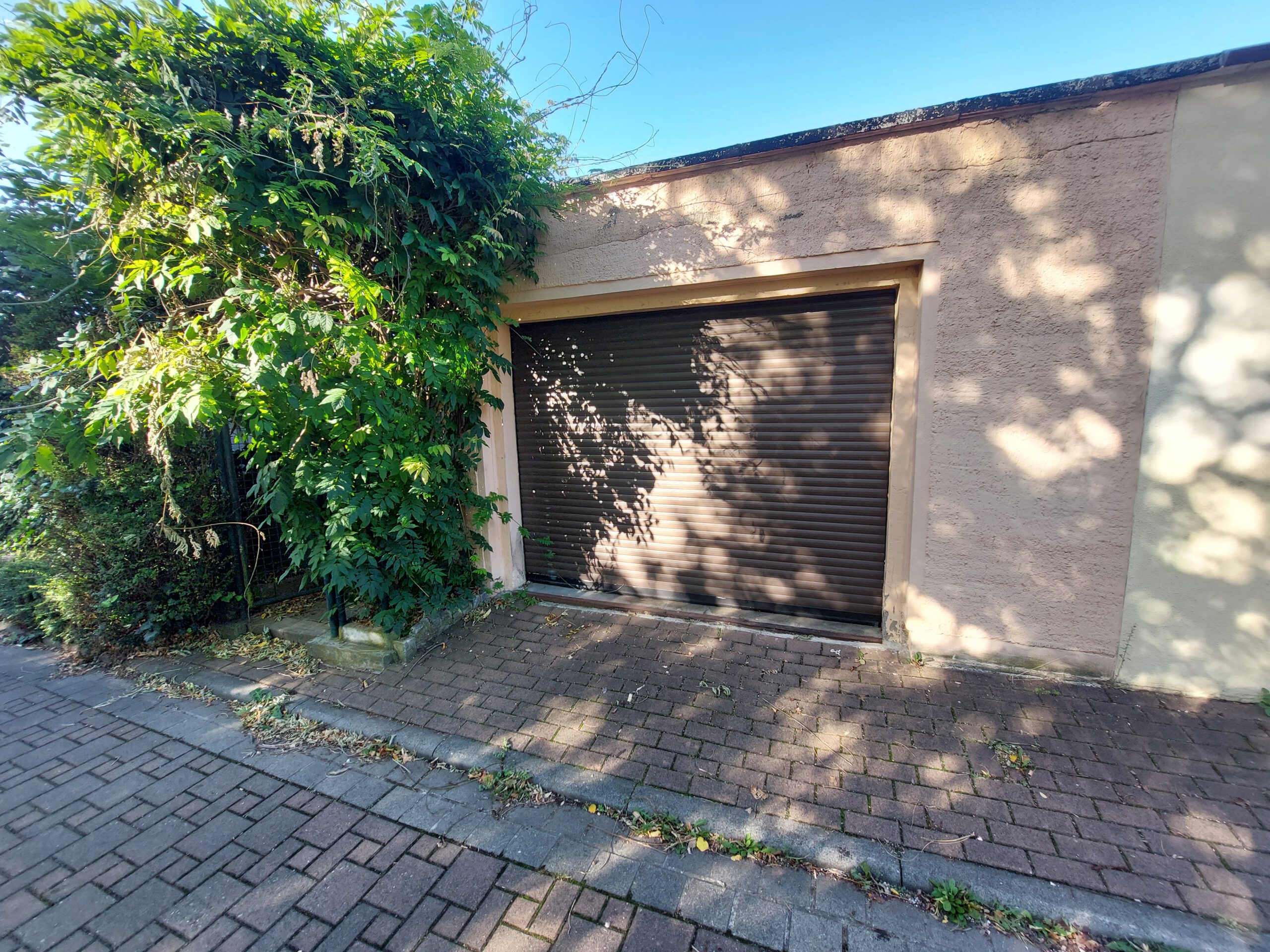Einfamilienhaus im Süden von Halle - Garage